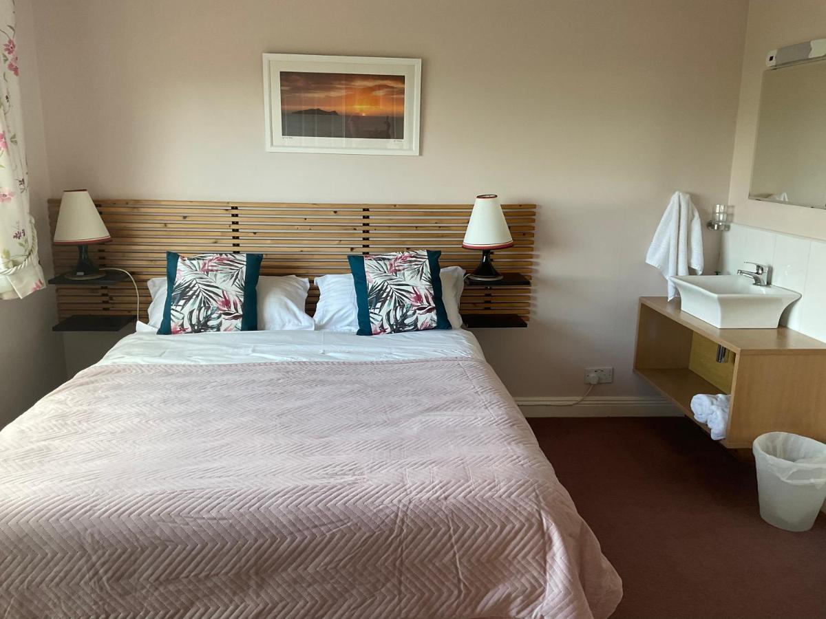 Emlagh East Brownes B&B 외부 사진