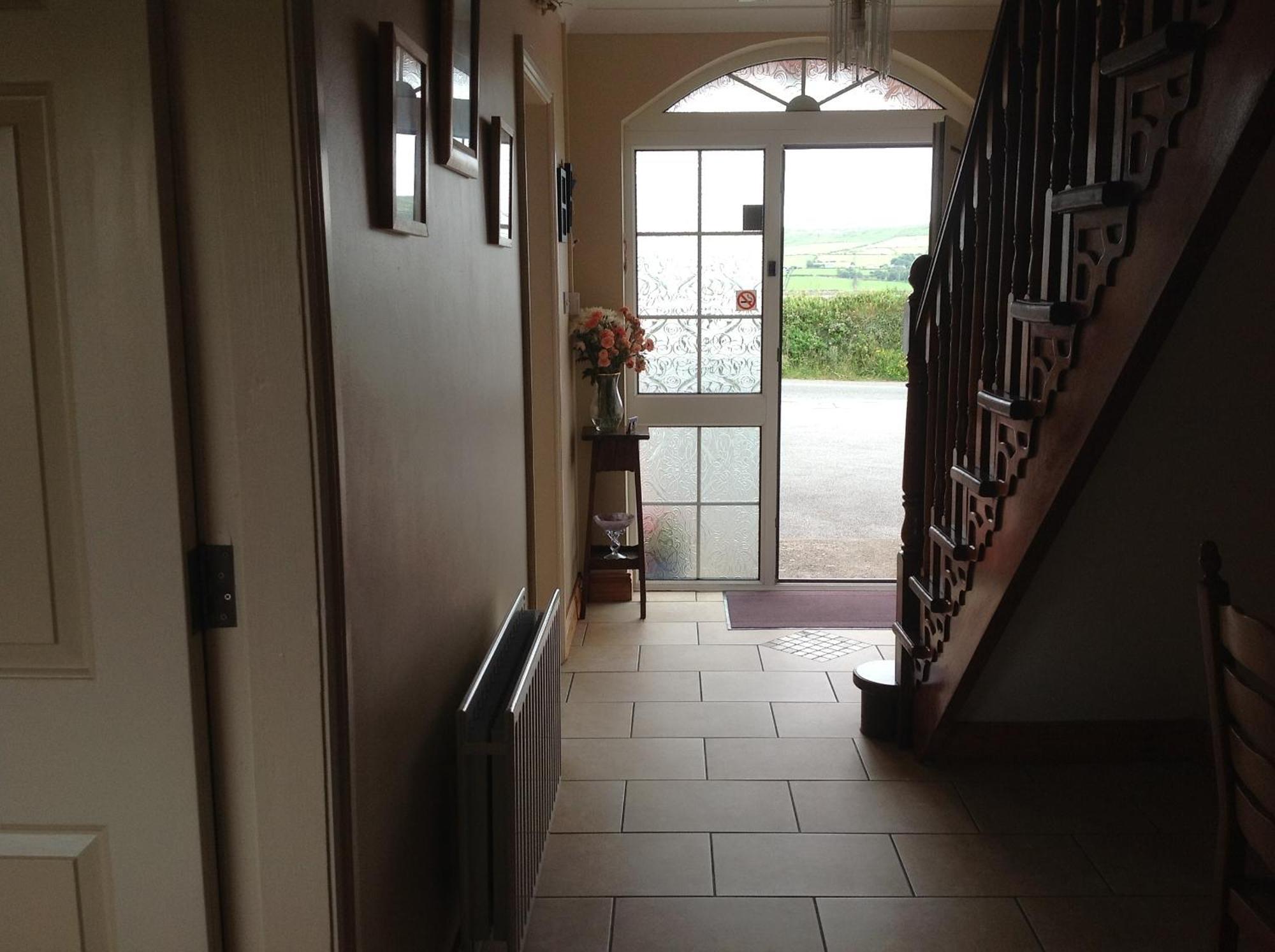 Emlagh East Brownes B&B 외부 사진