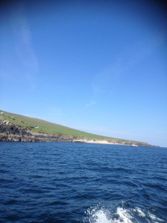 Emlagh East Brownes B&B 외부 사진