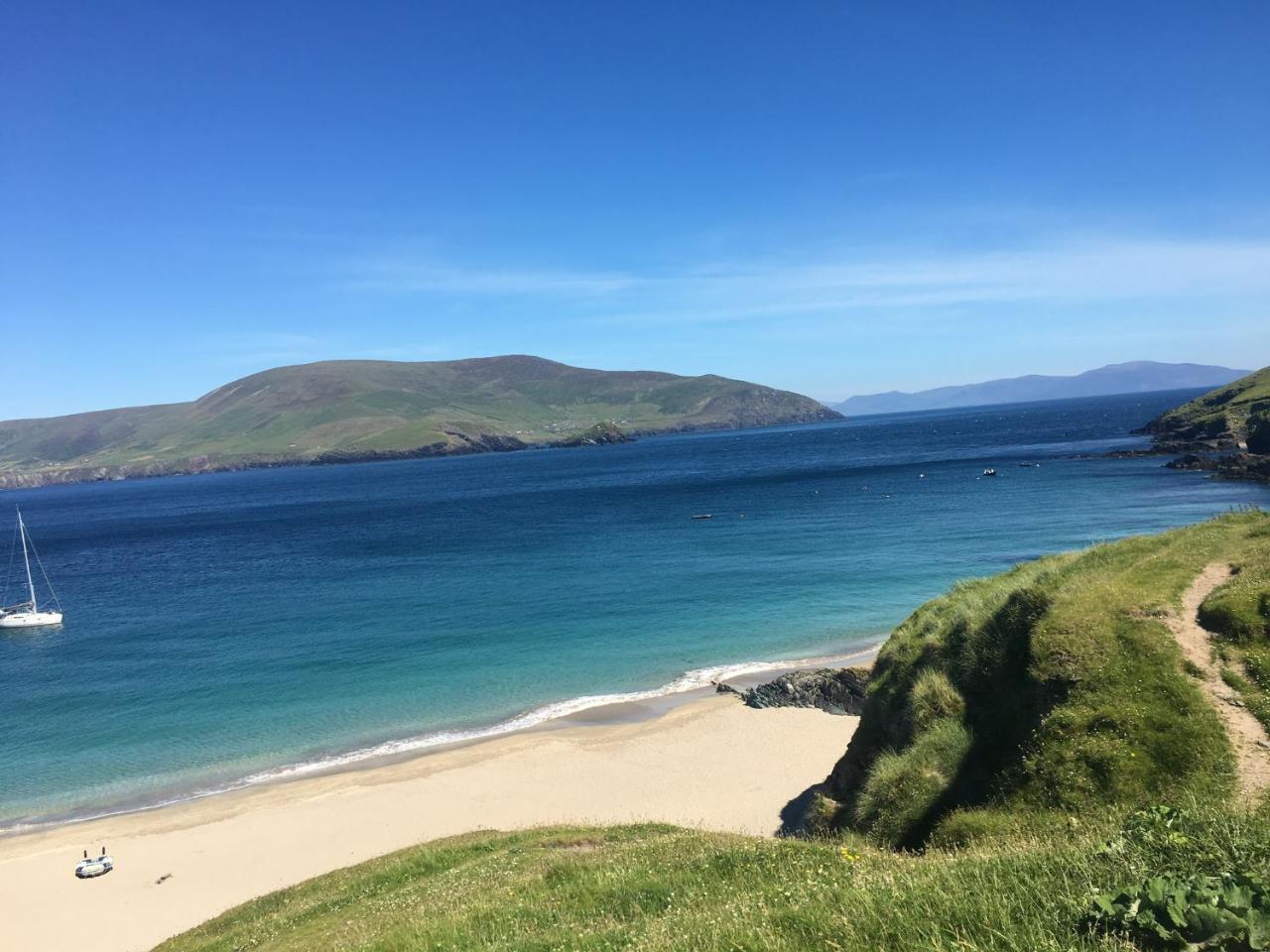 Emlagh East Brownes B&B 외부 사진